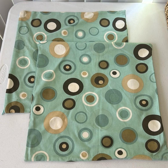 Wren Riley Designs Other - NWT Set of 2 18”x18” square pillowcases zipper pillow covers retro dot teal